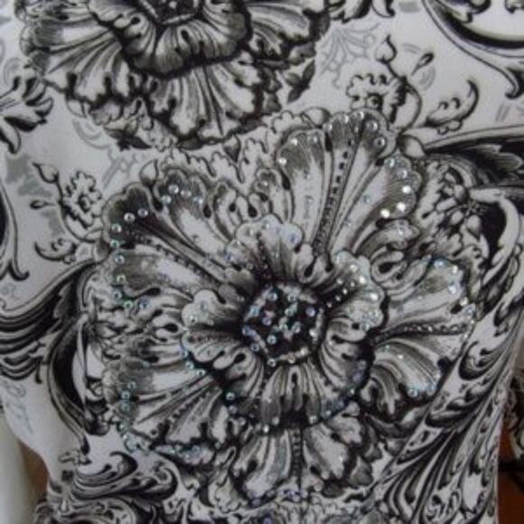 SWANKYS Asymmetrical Sleeves Embellished Tunic Top - Picture 2 of 5